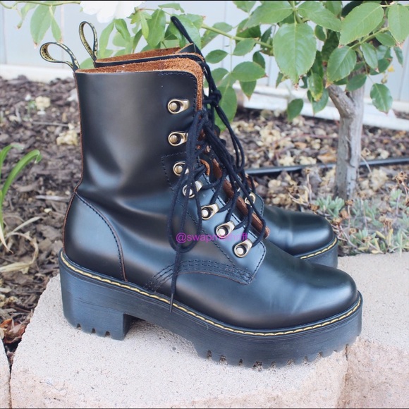 dr martens leona heeled boot
